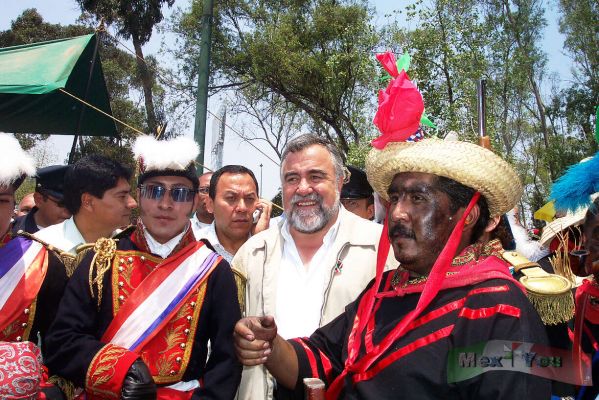 5 de Mayo /May 5th  2005 10-11
El Licenciado Alejandro Encinas asistiÃ³ en representaciÃ³n del Jefe de Gobierno del Distrito Federal a  la ediciÃ³n nÃºmero 75 de esta celebraciÃ³n en este barrio. 

The Lawyer Alexander Encinas attended in representation of the  Government Head of the Federal District in the edition number 75 of this celebration in this neighborhood.
Keywords: 5 mayo 5th May peÃ±on baÃ±os batalla puebla  zacapoaxtlas