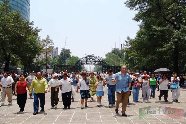 Chapultepec :Reapertura /Reopening 03-13
La gente se apresuró a entrar y a disfrutar de los espacios restaurados. 

The people hurry to enjoy and know the outdoors restored.
Keywords: Chapultepec/ Reabertura, Reopening