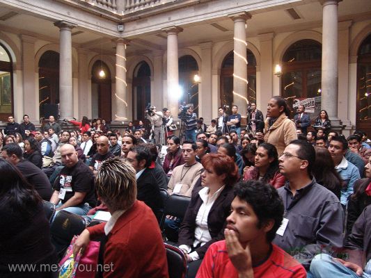 AMLO en el Club de Periodistas 02-07
Jóvenes de distintos estados hicieron alguna demandas y además mostraron su apoyo al candidato. 

Many youngs done requestings and  show their  to the encourage to the candidate
Keywords: AMLO en el Club de Periodistas