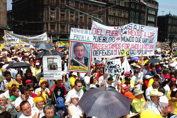 Marcha del Silencio/Silence March 06-10
Más de un millón de personas provenientes de las delegaciones del Distrito Federal y de algunos estados de nuestro país se reunieron en apoyo a AMLO.

More of a million  people from  the delegations of the Federal District and of some states of our country they met in support to AMLO
Keywords: Marcha del Silencio / Silence March