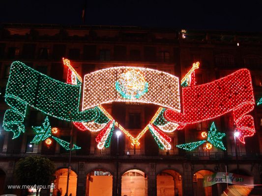 Decoraciones Patrias/September Decorations 13-13
Nuestra bella Bandera. 

Our beautiful flag. 
Keywords: Decoraciones Patrias/September Decorations