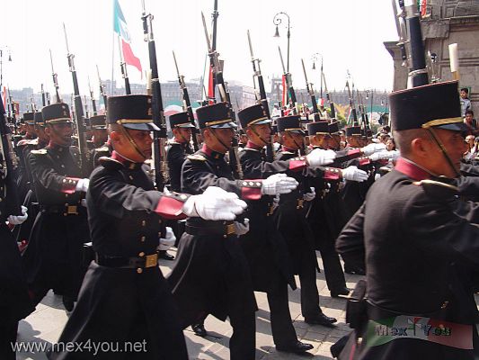 Desfile Militar 16 Septiembre/ Military Parade September 16th 03-09
La disciplina y el aplomo de los cadetes despertaba la admiraciÃ³n de los asistentes. 

The discipline and the seriousness of the cadets woke up the admiration among  the assistants.
Keywords: Desfile Militar 16 Septiembre/ Military Parade September 16th