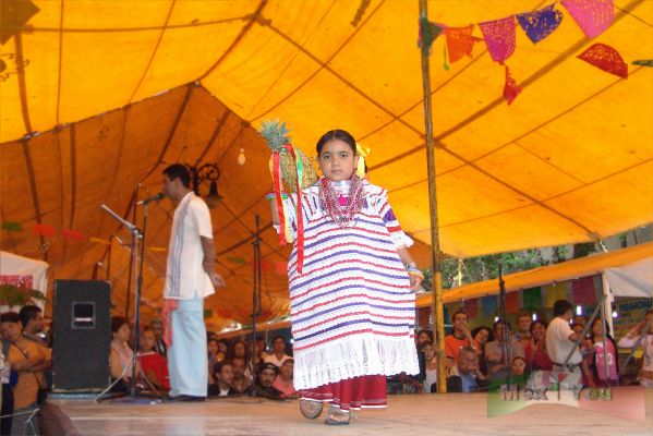 Guelaguetza Coyoacán 06-07
También escucharemos música de Oaxaca y disfrutaremos de los bailes típicos de las 8 regiones de Oaxaca. 

We could listen music and admire the typical dances from the 8th regions from Oaxaca. 
Keywords: Guelaguetza Coyoacán.