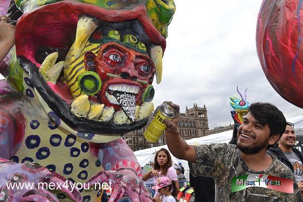 12 Desfile de Alebrijes Monumentales 2018 (01-06)
El dÃ­a sÃ¡bado 20 de octubre se llevÃ³ a cabo la 12 ediciÃ³n del Desfile Monumental de Alebrijes que comenzÃ³ puntual a las 12 del dÃ­a en el ZÃ³calo de la Ciudad de MÃ©xico y que pasÃ³ por la avenida de 5 de mayo, avenida Eje Central LÃ¡zaro CÃ¡rdenas, avenida JuÃ¡rez hasta llegar al Ãngel de la Independencia. 

Text & Photo by: Antonio Pacheco 
Keywords: doceavo doce desfile alebrijes monumentales zocalo paseo reforma