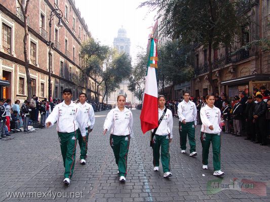 Desfile deportivo de la RevoluciÃ³n Mexicana 2005 / Mexican Revolution Parade 2005 (03-13)
Los abanderados fueron algunos de nuestros deportistas destacados.

The flagmen were some of our outstanding sportsmen.
Keywords: Desfile 20 de noviembre, November 20th parade revolucion mexicana revolucionario mexican revolution 