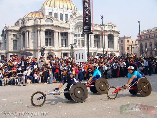 Desfile deportivo de la RevoluciÃ³n Mexicana 2005 / Mexican Revolution Parade 2005 (06-13)
Pudimos ver tambiÃ©n a los campeones paralÃ­mpicos de ciclismo.

We could also see the   paralimpics cycling champions .
Keywords: Desfile 20 de noviembre, November 20th parade revolucion mexicana revolucionario mexican revolution 