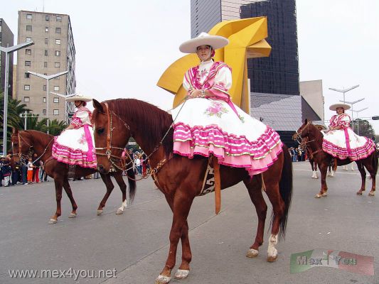 Desfile deportivo de la Revolució® exicana 2005 / Mexican Revolution Parade 2005 (10-13)
No podí¡® faltar las bellas representantes de nuestra charrerí¡® 

We could see the beautiful representatives of ours ' Charrerí¡ '.
Keywords: Desfile 20 de noviembre, November 20th parade revolucion mexicana revolucionario mexican revolution  amazona charreria charro