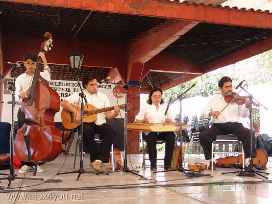 CXV Aniversario de la Colonia del Carmen/Carmen neighborhood CXV anniversary 02-07
Para comenzar tuvimos la actuación de la Orquesta Típica Juvenil de Coyoacán bajo la dirección de J.Antonio Vega. 

To begin we had the Coyoacán Youthful Typical Orchestra directed by J. Antonio Vega. 
Keywords: CXV Aniversario de la Colonia del Carmen/Carmen neighborhood CXV anniversary