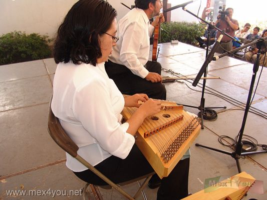 CXV Aniversario de la Colonia del Carmen/Carmen neighborhood CXV anniversary 03-07
Pudimos disfrutar de una bella selección de piezas además de información de cada una de estas por parte de su director. 

We could enjoy a beautiful selection of music with explanation of each one by the Director. 
Keywords: CXV Aniversario de la Colonia del Carmen/Carmen neighborhood CXV anniversary