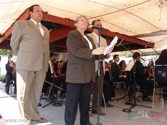 CXV Aniversario de la Colonia del Carmen/Carmen neighborhood CXV anniversary 04-07
Enseguida tuvimos unas palabras de las autoridades de Coyoacán exhortando a proteger este patrimonio. 

Immediately we heard  words of the authorities of Coyoacán exhorting to protect this patrimony.
Keywords: CXV Aniversario de la Colonia del Carmen/Carmen neighborhood CXV anniversary