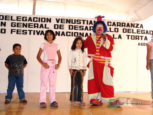 2o Festival de la Torta/2nd "Torta" National Festival 08-10
Y para hacer la digestiÃ³n se ofrecia tambiÃ©n un espectÃ¡culo para los asistentes, desde mÃºsica de todo gÃ©nero hasta concursos para los peques. 

To make the digestion was offered an  spectacle for the assistants, from music until contests  for the kids .


Keywords: 2o Festival de la Torta/2nd "Torta" National Festival