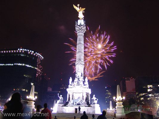 Celebracion AÃ±o Nuevo / New Year Celebration Mexico 2007 (06-06)
El contÃ©o final comenzÃ³ y al llegar las 12 dimos la bienvenida al 2007 con hermosos fuegos artificiales.  FELIZ 2007 Y QUE TODOS SUS DESEOS SE VUELVAN REALIDAD Â¡Â¡Â¡Â¡ GRACIAS POR SUS COMENTARIOS Y PREFERENCIA Â¡Â¡Â¡

The count down  began and when arriving the 12 o'clock  we  welcome to the 2007 with beautiful fireworks. HAPPY 2007 AND ALL THEIR DESIRES BECOME REALITY Â¡Â¡Â¡ THANKS FOR ALL YOUR  COMMENTS AND PREFERENCE Â¡Â¡Â¡
Keywords: celebracion aÃ±o nuevo new year celebration 2007 independencia angel independence