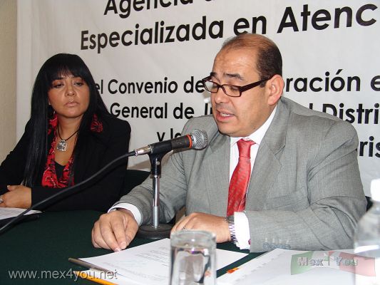 Ministerio PÃºblico AtenciÃ³n al Turista / Public Ministery Tourist attention (02-04)
Se firmÃ³ un convenio  donde la SecretarÃ­a de Turismo y la ProcuradurÃ­a de Justicia trabajarÃ¡n juntas para garantizar coordinaciÃ³n permanente para apoyar a los turistas en caso de ser vÃ­ctimas de algÃºn delito.

An agreement was signed where the Secretariat of Tourism and the Office of the Judge Advocate General of Justice will work together to guarantee permanent coordination to support to the tourists in case of being victims of some crime.
Keywords: Ministerio publico turista atencion public ministery tourist attention alejandra barrales secretaria