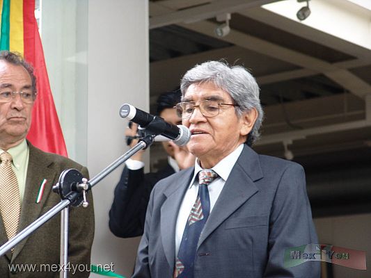 Bolivia en el CorazÃ³n / Bolivia in the Heart 2006  02-18
El embajador de Bolivia: Jorge Mansilla Torres diÃ³ un discurso en el cual invitÃ³ a la comunidad de CoyoacÃ¡n a compartir el arte de los maestros pintores de Bolivia y a disfrutar de los eventos que se llevarÃ¡n a cabo durante esta semana dedicada al hermano paÃ­s de Bolivia.

The Bolivia ambassador: Jorge Mansilla Torres gave a speech in which he invited the community of CoyoacÃ¡n to share the art of the masterful painters of Bolivia and to enjoy the events that will be carried out during this dedicated week to the brother country of Bolivia.  
Keywords: Bolivia embajador ambassador Jorge Mansilla Torres Centro Cultural Bicentenario Juarez Bicentenary Cultural Center Color Bolivia exposicion exposition