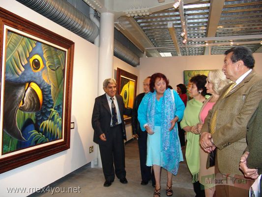 Bolivia en el CorazÃ³n / Bolivia in the Heart 2006  04-18
La reseÃ±a de la exposiciÃ³n estuvo a cargo de la maestra Ana Melendez Crespo en donde pudimos apreciar diversos aspectos de Bolivia iniciando en  la amazonia.

The review of the exhibition was in charge of the teacher Ana Melendez Crespo in where we could appreciate diverse aspects of Bolivia initiating in amazonia. 
Keywords: Bolivia embajador ambassador Jorge Mansilla Torres Centro Cultural Bicentenario Juarez Bicentenary Cultural Center Color Bolivia exposicion exposition