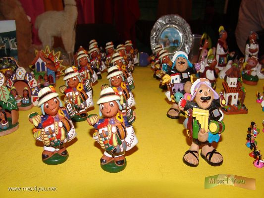 Bolivia en el CorazÃ³n / Bolivia in the Heart 2006  12-18
El domingo 6 de Agosto concluyÃ³ el evento de " Bolivia en el CorazÃ³n " en CoyoacÃ¡n.

Sunday August 6th concluded the event of â€œBolivia in the Heartâ€ in CoyoacÃ¡n.
Keywords: juguetes Bolivia carnaval carnival toys crafts artesanias