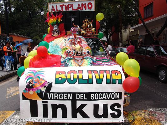 Bolivia en el CorazÃ³n / Bolivia in the Heart 2006  16-18
La gente de CoyoacÃ¡n pudo disfrutar tambiÃ©n de los colores de este hermoso paÃ­s andino.

The people of CoyoacÃ¡n could also enjoy the colors of this beautiful Andean country. 
Keywords:  Bolivia carnaval carnival  crafts artesanias