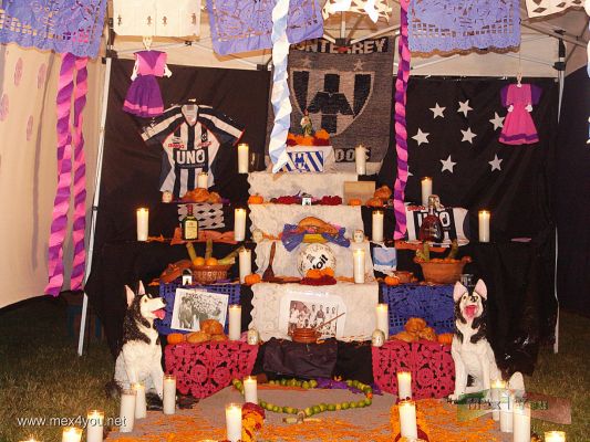 Dia de Muertos /  Day of the Dead  2006 Monterrey Nuevo LeÃ³n
Y como estamos en Monterrey aquÃ­ tenemos la ofrenda de los Rayados del Monterrey.

In Monterrey we have the offering of the " Rayados "  of the Monterrey.
Keywords: Dia Muertos Day Dead calaveras parque fundidora park Monterrey Nuevo Leon ofrendas offerings