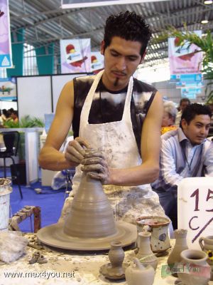 ExpoFONAES 2007  (07-12)
Los artesanos mostraron su habilidad al pÃºblico asistente y la vez vendÃ­as piezas originales al gusto del cliente.

The craftsmen showed their ability the attending public and at the same time they sold original pieces to the taste of the client.
Keywords: expofonaes artesanias crafts palacio de los deportes sports palace artesanos