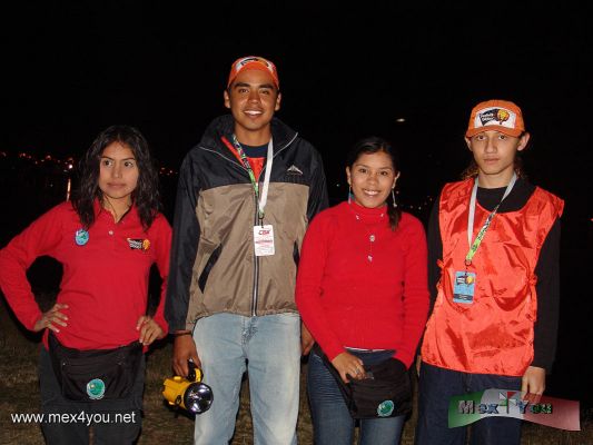 Festival  Internacional del Globo / International Balloon Festival 2006 - LeÃ³n Guanuajuato ( 02- 14)
AquÃ­ tenemos una foto del equipo que apoya a la gente en el Parque: Berenice Rodriguez, Diana Aguilar, Omar DomÃ­nguez y German MartÃ­nez.

Here we have a picture of the team, who support the people in the Park: Berenice Rodriguez, Diana Aguilar, Omar DomÃ­nguez y German MartÃ­nez. 
Keywords: Festival Globo Balloon LeÃ³n Guanuajuato Parque Metropolitano globos aerostatico aerostaticos