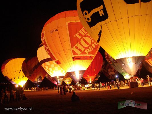 Festival  Internacional del Globo / International Balloon Festival 2006 - LeÃ³n Guanuajuato
Al 5to Festival del Globo asistieron al menos 80 concursantes de todo el mundo.

The 5th Festival of the Globe had at least 80 participants worldwide. 
Keywords: Festival Globo Balloon LeÃ³n Guanuajuato Parque Metropolitano aerostatico
