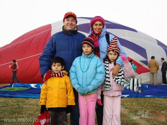 Festival  Internacional del Globo / International Balloon Festival 2006 - LeÃ³n Guanuajuato ( 07 - 14)
El sÃ¡bado 2 de Diciembre a las 6:30 de la maÃ±ana estuvimos temprano al despeque de los Globos. Agradecemos a la Familia Lozano por sus atenciones a nuestro reportero. 

Saturday December 2nd at 6:30 in the morning we were present to the take off Globes. We thank for to the Family Lozano by their attentions to our reporter.
Keywords: Festival Globo Balloon LeÃ³n Guanuajuato Parque Metropolitano globos  aerostatico  aerostaticos