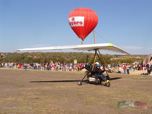 Festival  Internacional del Globo / International Balloon Festival 2006 - LeÃ³n Guanuajuato ( 13 - 14)
Pudimos disfrutar con la exposicion de  aviones ultraligeros.

We could enjoy the exhibition of ultralight airplanes.
Keywords: Festival Globo Balloon LeÃ³n Guanuajuato Parque Metropolitano globos aerostatico aerostaticos