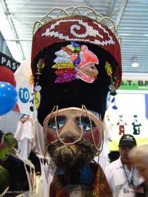 Expos en el D.F.  / Expos in the D.F.  2006    08-12
TambÃ­en se podÃ­a adquirir trajes tÃ­picos de estos estados.

We could buy typical customs from our Mexican Republic.
Keywords: EXPO FONAES 2006 chinelos