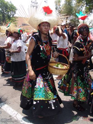 5 de Mayo / May 5th : ( PeÃ±on de Los BaÃ±os ) 2007 05-16
TambiÃ©n las mujeres participan en esta representaciÃ³n de La Batalla de Puebla en el PeÃ±on de los BaÃ±os.

Also the women participate in this representation of the Puebla Battle  in the PeÃ±on de los BaÃ±os(Rock of the Baths).
Keywords: 5 mayo 5th May peÃ±on baÃ±os batalla puebla  zacapoaxtlas