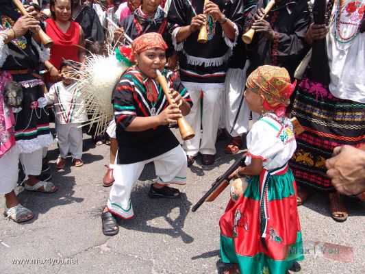 5 de Mayo / May 5th : ( PeÃ±on de Los BaÃ±os ) 2007 07-16
Hasta los niÃ±os desde chiquitos hacen suya esta tradiciÃ³n y participan activamente.

Until the children from very small they  participate actively.
Keywords: 5 mayo 5th May peÃ±on baÃ±os batalla puebla  zacapoaxtlas