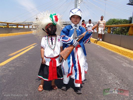 5 de Mayo / May 5th : ( PeÃ±on de Los BaÃ±os ) 2007 10-16
Esperamos que la representaciÃ³n de la Batalla de Puebla en el PeÃ±Ã³n de los BaÃ±os se siga llevando a cabo para que la tradiciÃ³n permanezca.

We hoped that the representation of Batalla of Puebla in the PeÃ±Ã³n de los BaÃ±os  is continued carrying out so that the tradition remains.
Keywords: 5 mayo 5th May peÃ±on baÃ±os batalla puebla  zacapoaxtlas
