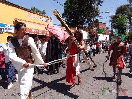 Via Crucis / Way of the Cross " Pueblo de la Candelaria " 2007 (07-11)
El via crucis se llevÃ³ a cabo por las principales avenidas del Pueblo de la Candelaria como la avenida PacÃ­fico. 

The Way of the Cross  was carried out by the main avenues of the Candelaria Town  like the Pacific avenue.
Keywords: viernes santo friday  holy week semana santa cristo crucifixion candelaria town pueblo coyoacan