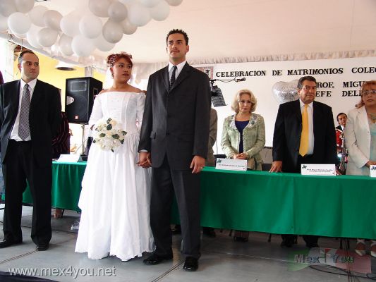 Bodas Colectivas en CoyoacÃ¡n 2006 / Colective W s in Coyoacan 2006
El viernes 7 de Julio 2006 se celebrÃ³ en CoyoacÃ¡n una boda colectiva para 86 parejas que incluyeron diversas delegaciÃ³nes del Distrito Federal.

Friday 7th July 2006 a collective wedding for 86 couples was celebrated in CoyoacÃ¡n that included diverse delegations of the Federal District. 
Keywords: Bodas Colectivas Colective Marriages Coyoacan Wedding