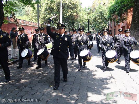 Lann-BihouÃ© en MÃ©xico / Lann -BihouÃ© in Mexico (01-09)
El sÃ¡bado 9 de junio se llevÃ³ a cabo un recorrido por las principales de CoyoacÃ¡n de La Banda de Guerra de la SecretarÃ­a de Seguridad PÃºblica del Distrito Federal asÃ­ como del Grupo Bagad de Lann-BihouÃ© de Francia.

Saturday June 9th was carried out a route by the main streets of CoyoacÃ¡n of the Band military of the Secretariat of Public Security of the Federal District as well as of The  Bagad de Lann-BihouÃ© from France .
Keywords: Lann BihouÃ© bagad de banda de guerra de la secretaria de seguridad publica del distrito federal