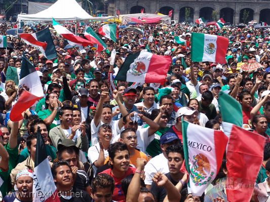 Mexico en el Mundial 2006 /  Mexico in the Soccer Cup 08-17
No pasÃ³ mucho tiempo para que MÃ©xico anotara su tercer gol al minuto 34 por parte de Antonio Naelson.

At the 34 minutes arrived the third goal by Antonio Naelson.
Keywords: SelecciÃ³n Mexicana  Futbol Zocalo Mundial Alemania 2006 Mexican Selection Football Zocalo Germany World Cup 2006