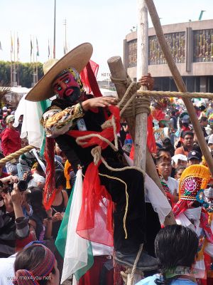 Dia de la Virgen de Guadalupe / Guadalupe Virgen Day (07-10) 2006
Los " Maromeros " del estado de Guerrero llamaron la atenciÃ³n por sus atavÃ­os y sus danzas.

The â€œMaromerosâ€ of the Guerrero State had a great spectation by their attires and their dances.
Keywords: Virgen Guadalupe basilica 12 diciembre december 12th