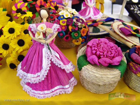Feria Interdelegacional / Interdelegational Fair CoyoacÃ¡n 2007 (02-10)
Con artesanos de diversas delegaciones pudimos apreciar bellas artesanÃ­as de nuestra Ciudad elaboradas de los mÃ¡s variados materiales.

With craftsmen from diverse delegations,  we could appreciate  the most beautiful crafts made of diverse materials.
Keywords: coyoacan delegaciones artesanos artesanias crafts promosur