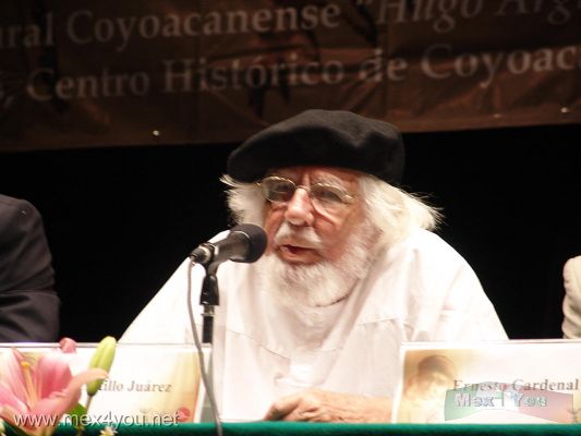 Semana Cultural / Cultural Week CoyoacÃ¡n 2007 (02-10)
El gran poeta nicaragÃ¼ense Ernesto Cardenal deleitÃ³ al pÃºblico con algunos de sus poemas que en orden cronÃ³gico. 

The great Nicaraguan poet Ernesto Cardenal delighted to the public with some of his poems.
Keywords: foro cultural coyoacan lima zeron Ernesto cardenal