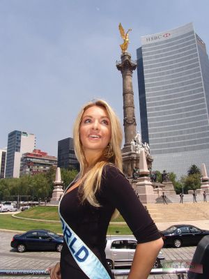 Miss Mundo visita MÃ©xico / Miss World visits Mexico 2007 (05- 09 )
Tatiana posando frente al Ã¡ngel de la Independencia. Tatiana estarÃ¡ seis dÃ­as en nuestro PaÃ­s promoviendo el intercambio turÃ­stico entre ambos paÃ­ses.

Tatiana posing in front of the Independence Angel. Tatiana will be six days in our Country promoting the tourist interchange between both countries.
Keywords: miss mundo miss world tatiana Kucharova checoslovaquia  angel de la independencia independence angel