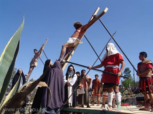 Viernes Santo / Holy Friday : Pueblo de la Candelaria  2006 10-12
JesÃºs es crucificado ante su afligida madre.

Jesus is crucified before his sad mother.
Keywords: Viernes Santo Holy Friday  2006 Easter Semana Santa Crucifixion  Jesus
