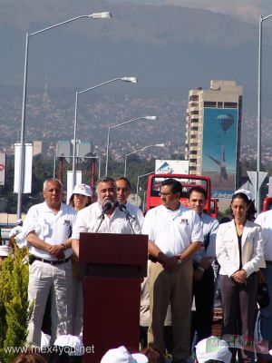 Apertura Segundo Piso PerifÃ©rico 2006 / Periferico Second Floor Opening 2006  (03- 10 )
A las 10 de la maÃ±ana  El jefe de Gobierno del Distrito Federal- Alejandro Encinas - inaugurÃ³ este nuevo tramo, aunque antes ya habÃ­a realizado un recorrido para observar las obras. 

At 10'oclock  in the morning the head of Government of the Federal District - Alejandro Encinas - inaugurated this new section, although before already he had made a route to observe works. 
Keywords: periferico segundo piso inauguracion 2nd level opening inauguration D.F DF