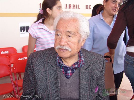 Quema de Judas en Toluca 2006 / Burn the Judas Toluca 2006    07-10
El famoso pintor Luis Nishizawa estuvo presente en el evento y otorgando reconocimientos a los participantes.

The famous painter Luis Nishizawa was present in the event and granting recognitions to the participants. 
Keywords: Semana Santa Quema Judas Burn Easter Toluca luis nishisawa