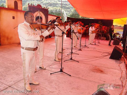 Feria del Mole / Mole Fair 2006  07 - 07
AdemÃ¡s si le gusta la mÃºsica mexicana podrÃ¡ asistir a los eventos que se dan al pÃºblico.

In addition if you like Mexican music you will be able to attend the events such as: dances, mariachi, etc. 
Keywords: feria mole fair milpa alta atocpan mariachi espectaculos spectacles