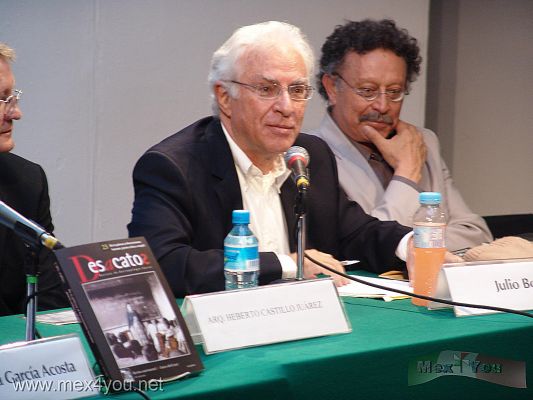 Semana Cultural / Cultural Week CoyoacÃ¡n 2007 (08-10)
Julio Boltvinik comenzÃ³ dando una explicaciÃ³n de como se hicieron la selecciÃ³n de los artÃ­culos para la revista.

Julio Boltvinik began giving an explanation about the selection of articles for the magazine.
Keywords: desacatos centro cultural benemerito de las americas  julio boltvinik