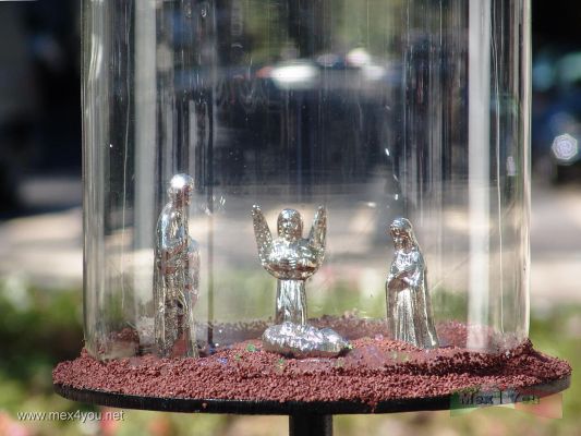Nacimientos en el Paseo de la Reforma / Nativity Scenes in the ' Paseo de la Reforma ' 2005 (01-10)
Esta Miniatura elaborada en Plata.

This Miniature elaborated in Silver.
Keywords: Nacimientos en el Paseo de la Reforma Navity Scenes  Paseo de la Reforma avenue Navidad Christmas