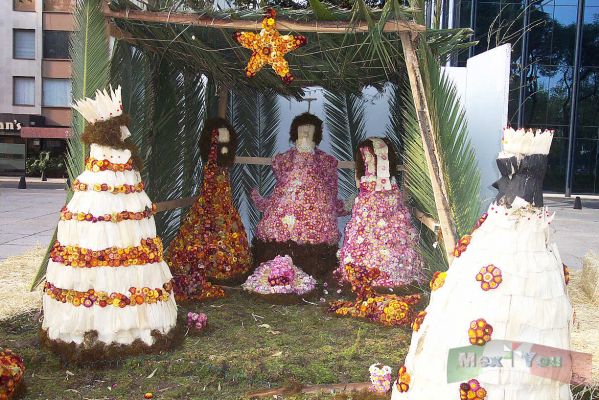 Nacimientos/Nativity Scenes [3]-7
Este esta elaborado de Paja y es de tamaño natural. 

This is elaborated of Straw and has a natural size.
Keywords: Nacimientos en el Paseo de la Reforma./Navity Scenes on the "Paseo de la Reforma" avenue Navidad