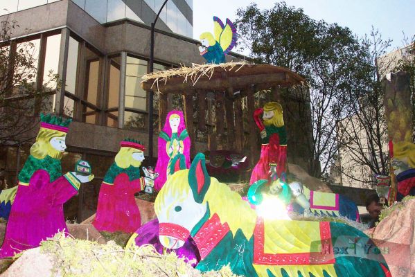 Nacimientos/Nativity Scenes [7]-7
En la elaboración de los nacimientos participan Hoteles, restaurantes y asociaciones de nuestra capital.

In the elaboration of the Navitu Scenes   participate Hotels, restaurants  associations of our capital, etc. 
Keywords: Nacimientos en el Paseo de la Reforma Navity Scenes Paseo de la Reforma avenue Navidad Christmas