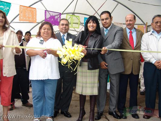 Feria Artesanal Delegaciones del Sur / South Delegations  Craft Fair 2007  (01-10)
El miercoles 20 de Junio se llevÃ³ a cabo la inauguraciÃ³n de la Segunda Feria de ArtesanÃ­as del Sur en el Paseo de la Reforma por la Secretaria de Turismo Alejandra Barrales.

Wednesday June 20th was carried out the inauguration of the Second Fair of Crafts of the South in the Paseo de la Reforma avenue by the Secretary of Tourism  Alejandra Barrales.
Keywords: feria artesanal delegaciones del sur paseo de la reforma alejandra barrales Paseo de la Reforma avenue artesanos crafts