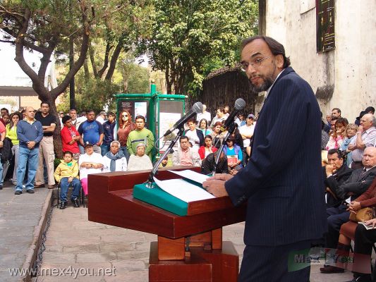 Batalla de Churubusco  / Churubusco Battle 2006  (03-12)
El Director del Museo dirigiÃ³ un discurso contra la conquista extranjera, la cual ya no es a travÃ©s de armas sino tambiÃ©n a travÃ©s de mercadotÃ©cnia.

The Director of the Museum gave an speech against the foreign conquest, which now is not through arms but also through marketing. 
Keywords: Churubusco Museo de las Intervenciones Coyoacan Batalla Churubusco Battle Alfredo Hernandez Murillo