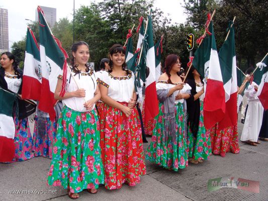 Desfile Deportivo 2006  / Sport Parade 2006  02-18
A pesar de ser una maÃ±ana frÃ­a la gente del desfile estuvo lista para este hermoso evento.

In spite of being a cold morning people of the parade were ready for this beautiful event.
Keywords: desfile deportivo sport parade 2006 revolucion mexicana mexican  revolution revolucionario 20 noviembre 20th
